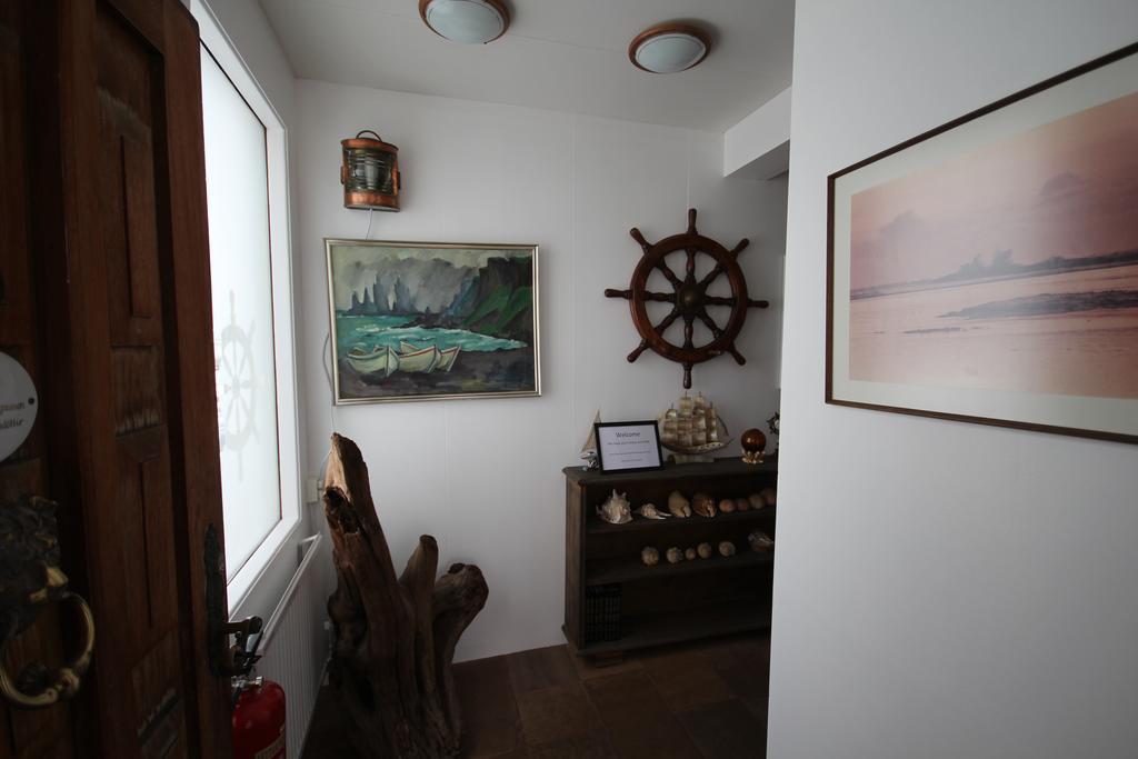 Hamrahlith 9 Guesthouse グルンダルフィヨルズル エクステリア 写真